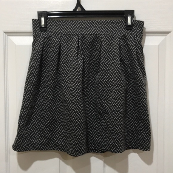 Candie’s Black and Gray Chevron Skater Skirt - Picture 2 of 4